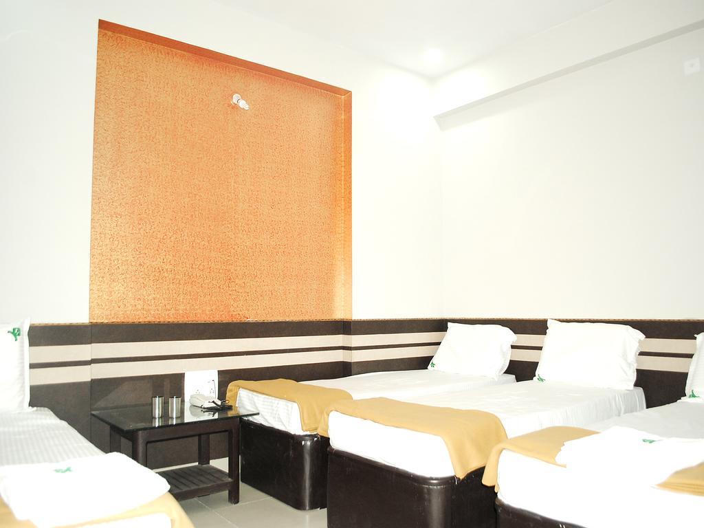 Ssr Hotel Srikalahasti Exteriör bild